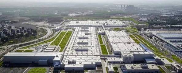 本土化“加速跑” 寶馬以計(jì)算機(jī)系統(tǒng)技術(shù)服務(wù)為引擎，駛?cè)胛磥?lái)競(jìng)爭(zhēng)新賽道